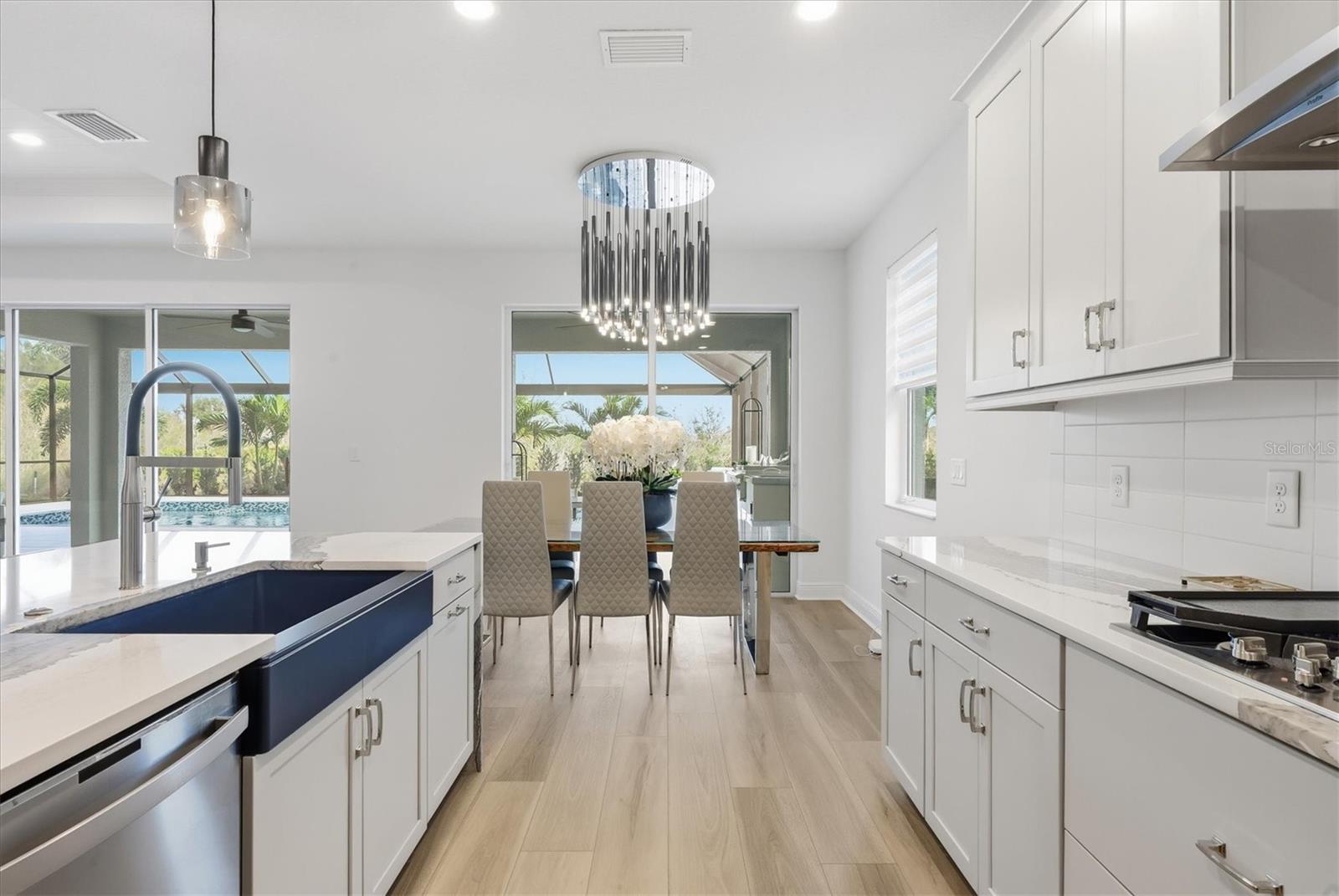 Image 15 of 66 For 17727 Savory Mist Circle