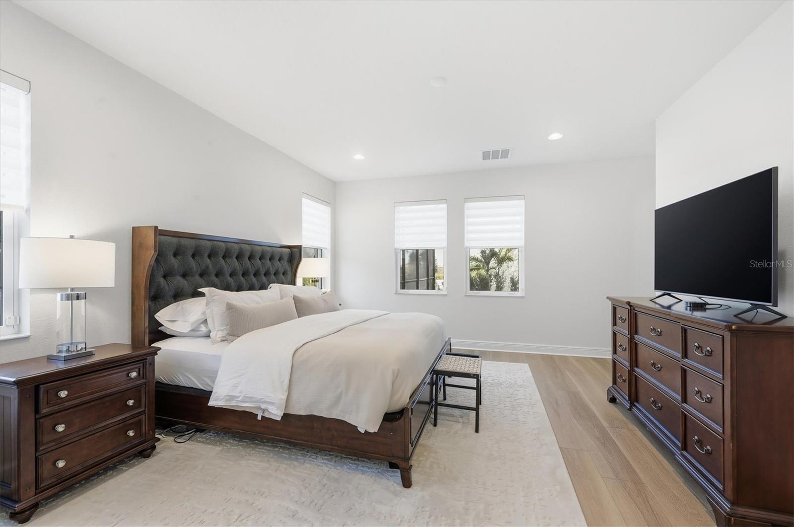 Image 18 of 66 For 17727 Savory Mist Circle