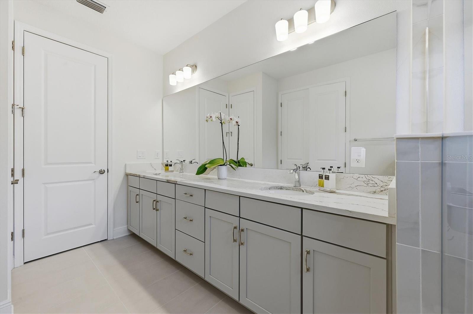 Image 20 of 66 For 17727 Savory Mist Circle