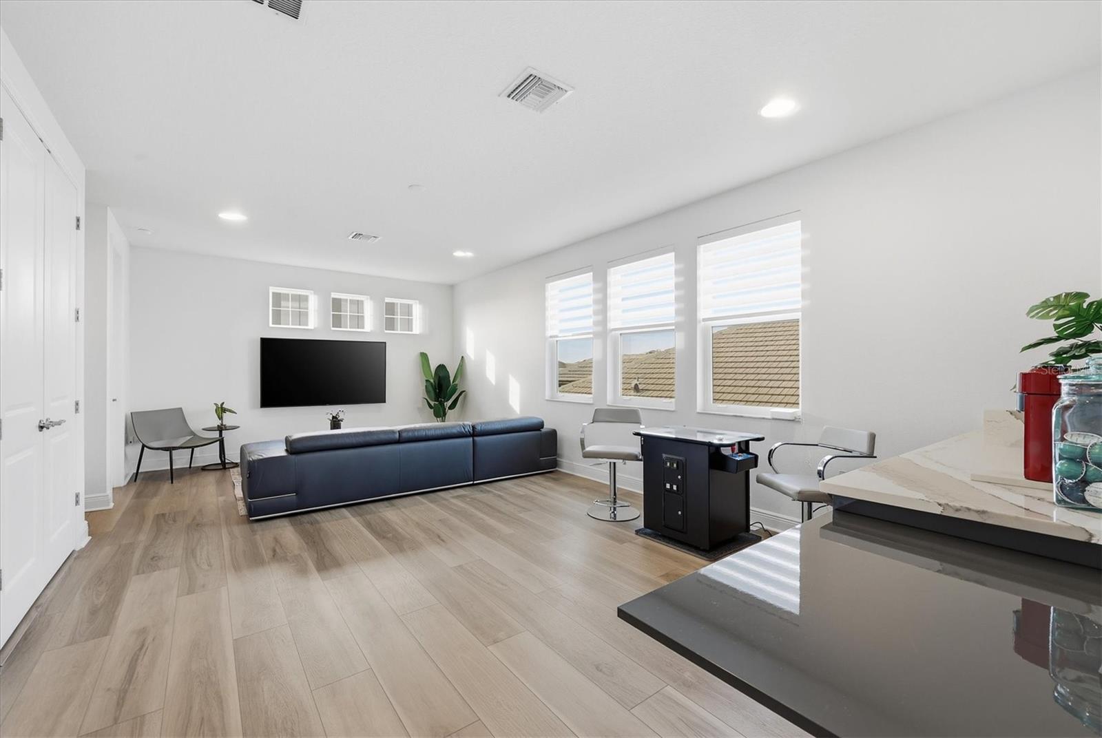 Image 28 of 66 For 17727 Savory Mist Circle