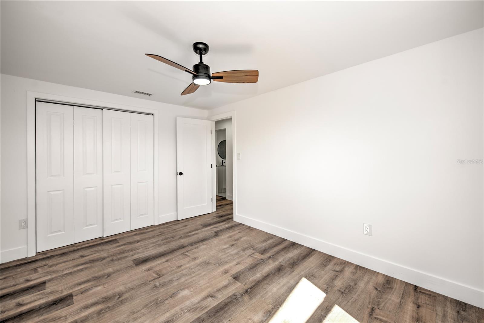 Image 11 of 22 For 160 Francis Drive Ne