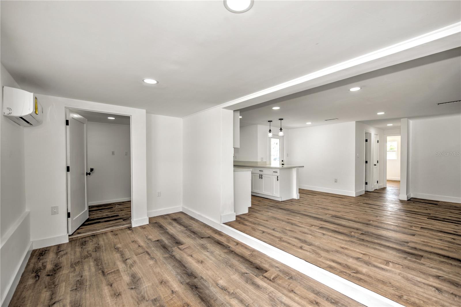 Image 17 of 22 For 160 Francis Drive Ne