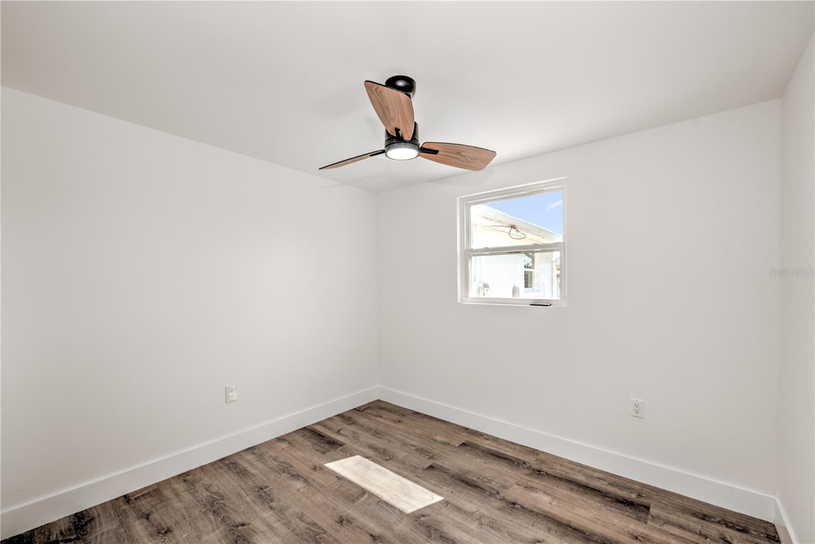 Image 8 of 22 For 160 Francis Drive Ne