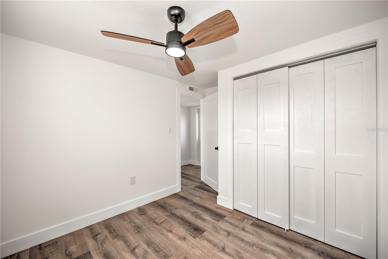 Image 9 of 22 For 160 Francis Drive Ne