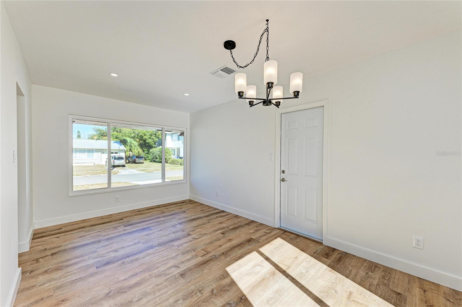 Image 13 of 35 For 3194 10th Avenue N