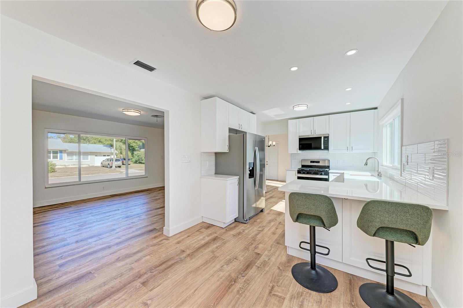 Image 14 of 35 For 3194 10th Avenue N