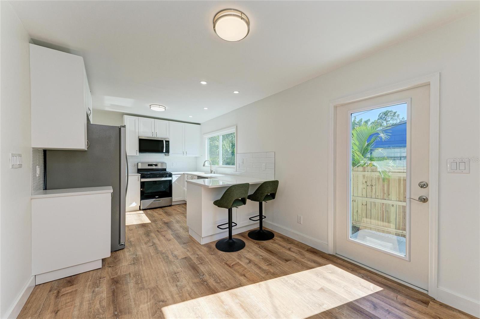 Image 17 of 35 For 3194 10th Avenue N