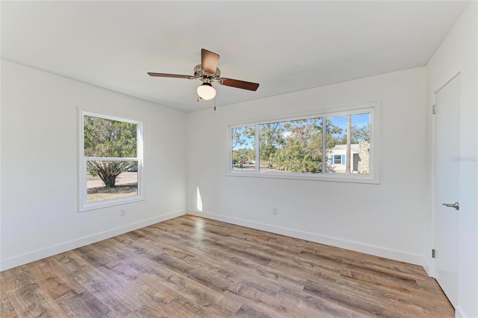 Image 21 of 35 For 3194 10th Avenue N