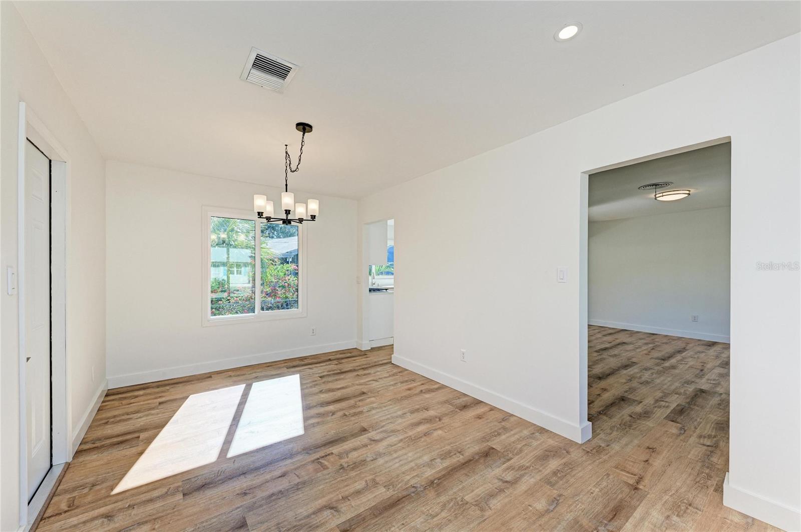 Image 22 of 35 For 3194 10th Avenue N