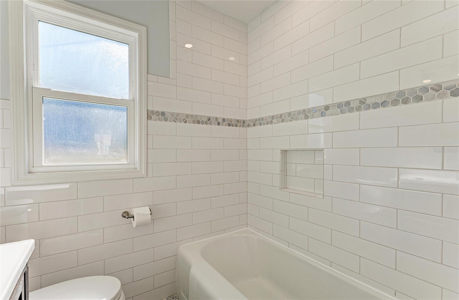 Image 28 of 35 For 3194 10th Avenue N