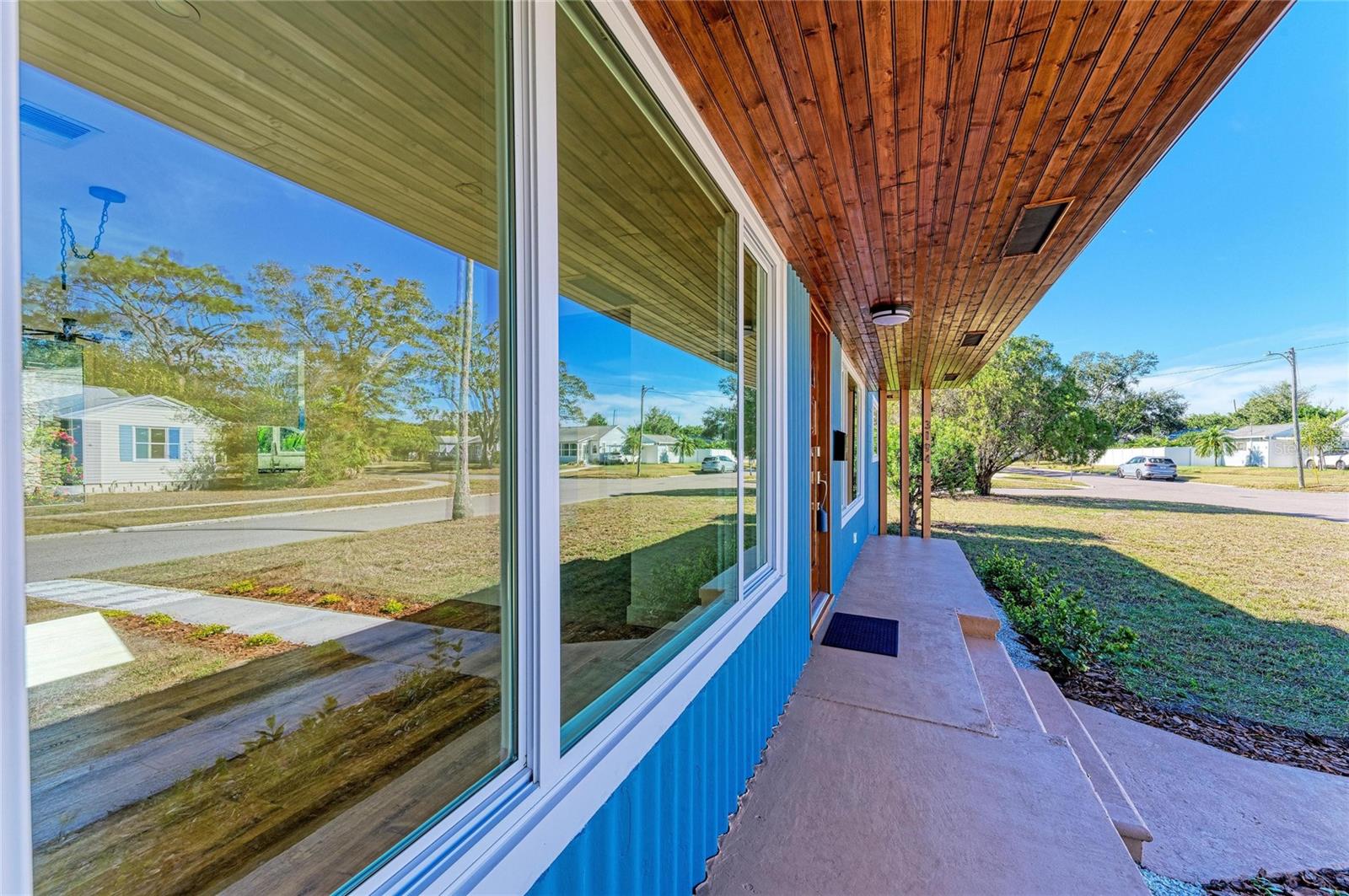 Image 3 of 35 For 3194 10th Avenue N