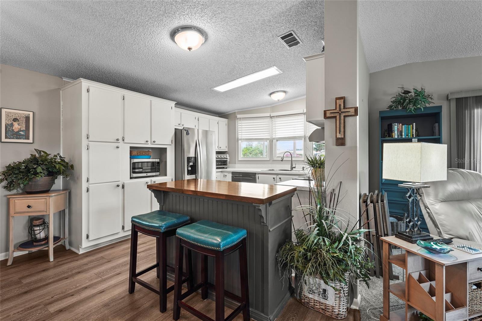 Image 3 of 82 For 8470 Imperial Circle