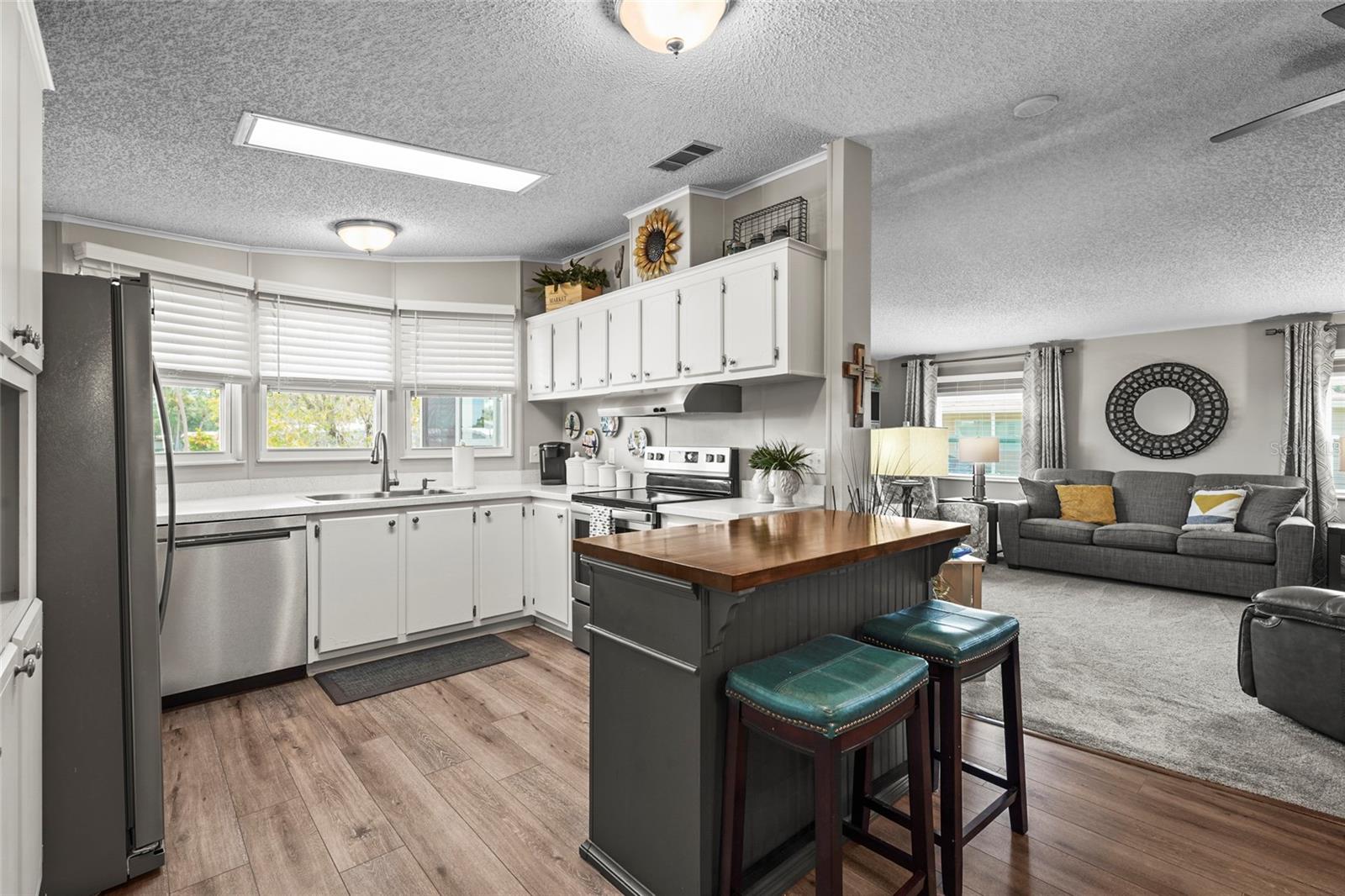 Image 4 of 82 For 8470 Imperial Circle