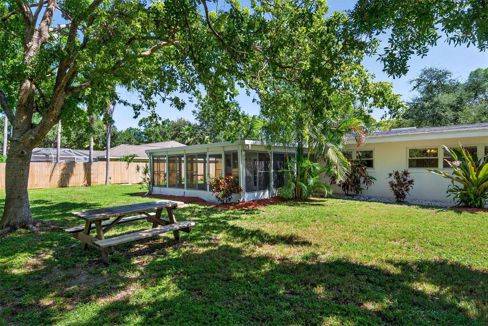 Image 19 of 49 For 4808 Riverwood Avenue