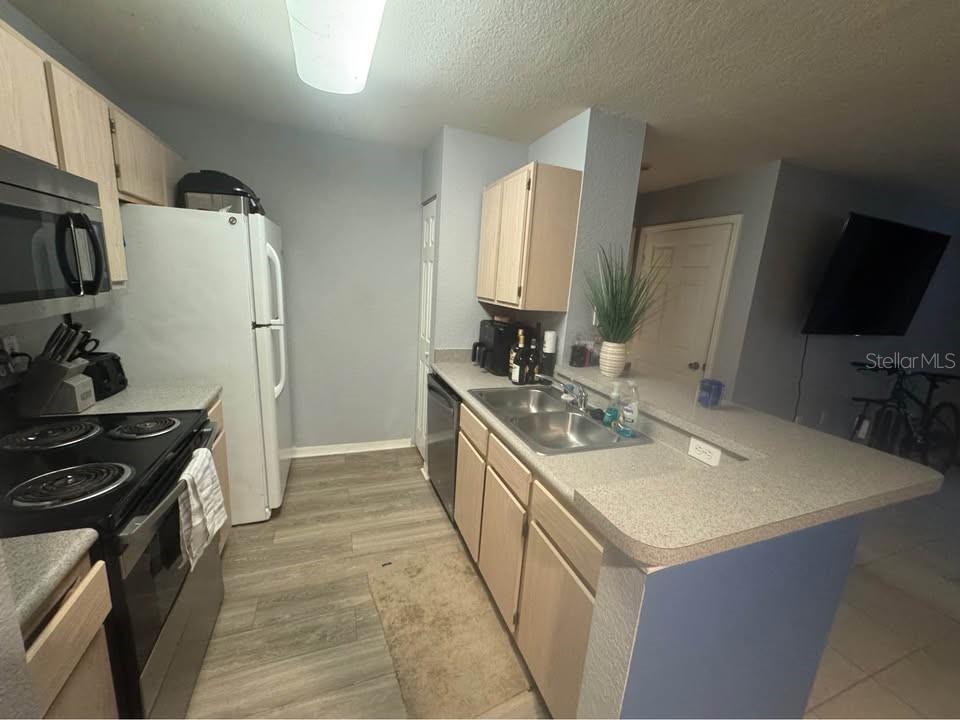 Image 4 of 18 For 8905 Manor Loop 108