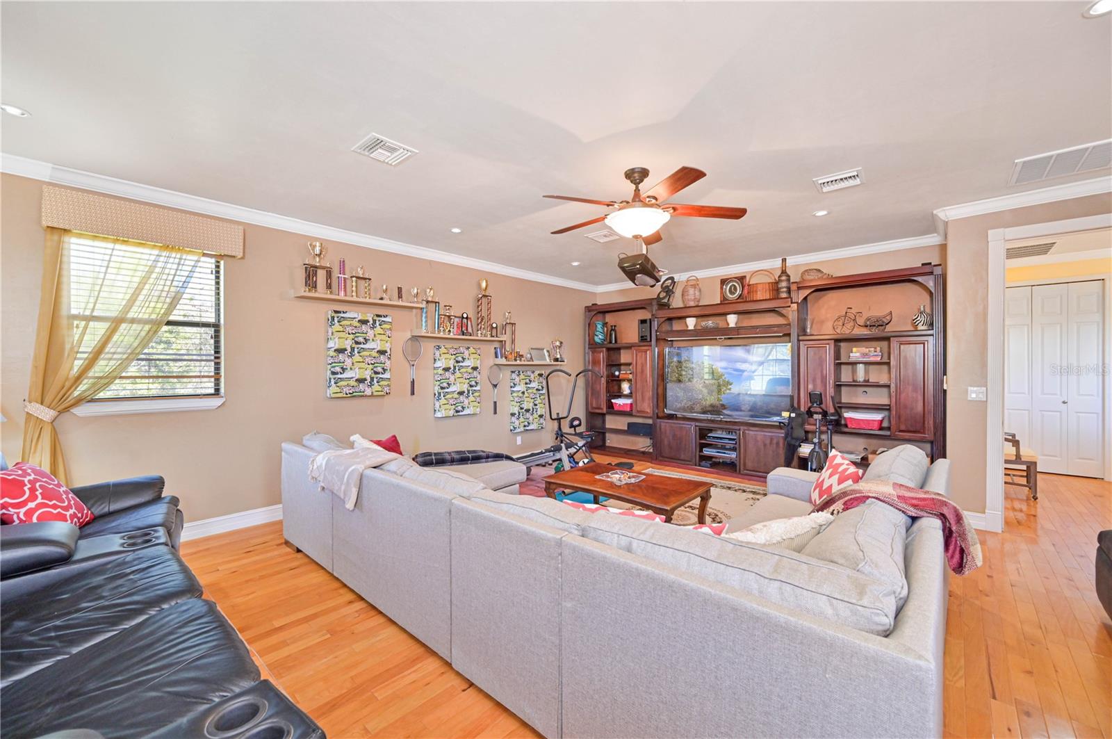 Image 33 of 50 For 1516 Oak Avenue