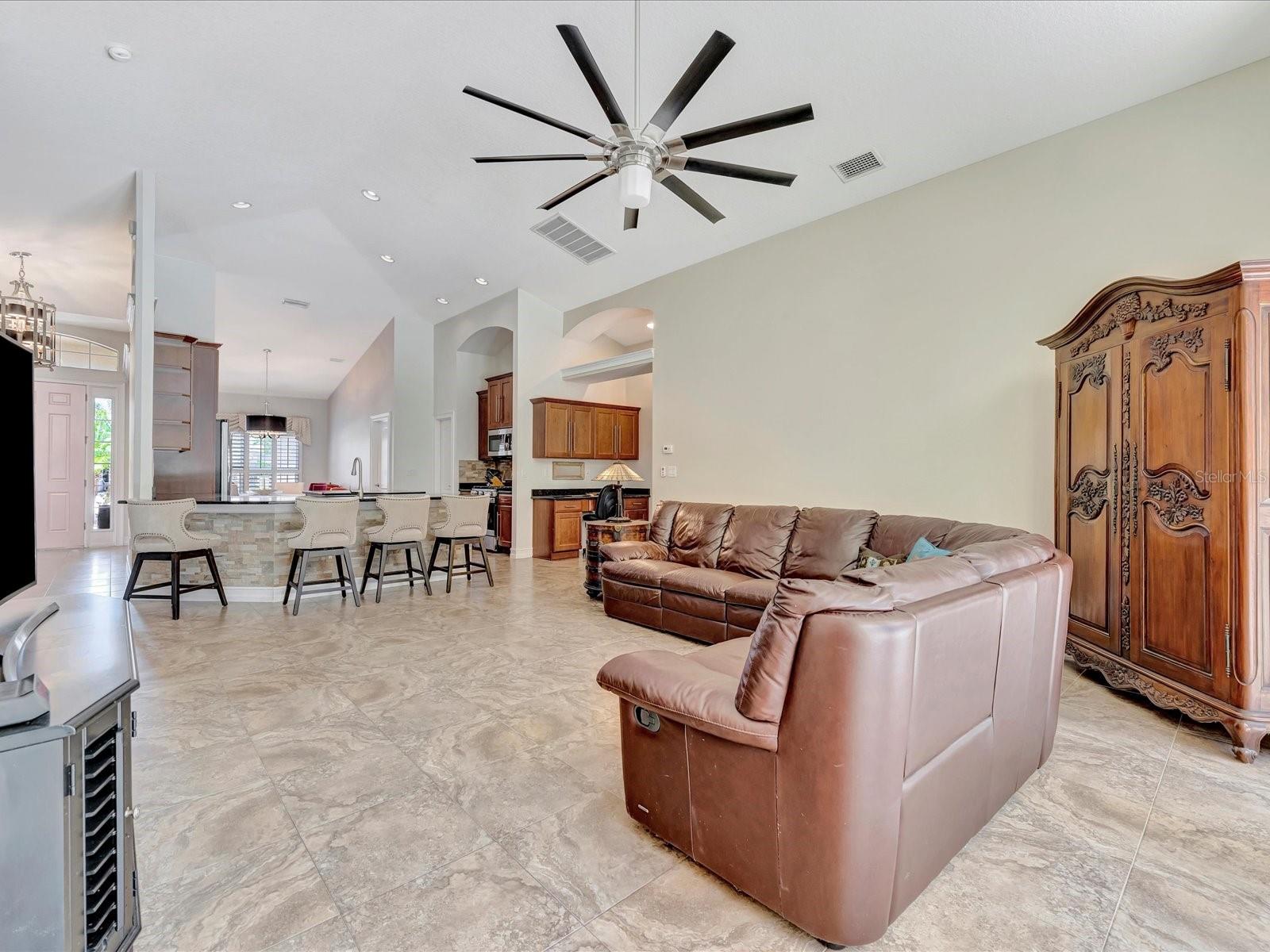 Image 26 of 58 For 4731 Balboa Park Loop W