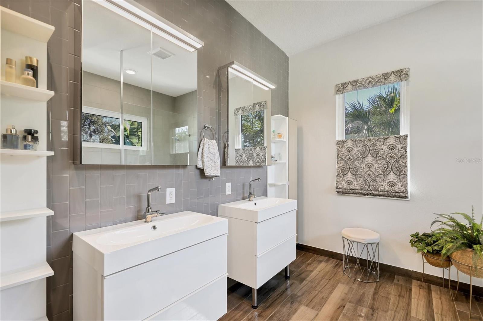 Image 17 of 39 For 2323 Pine Terrace