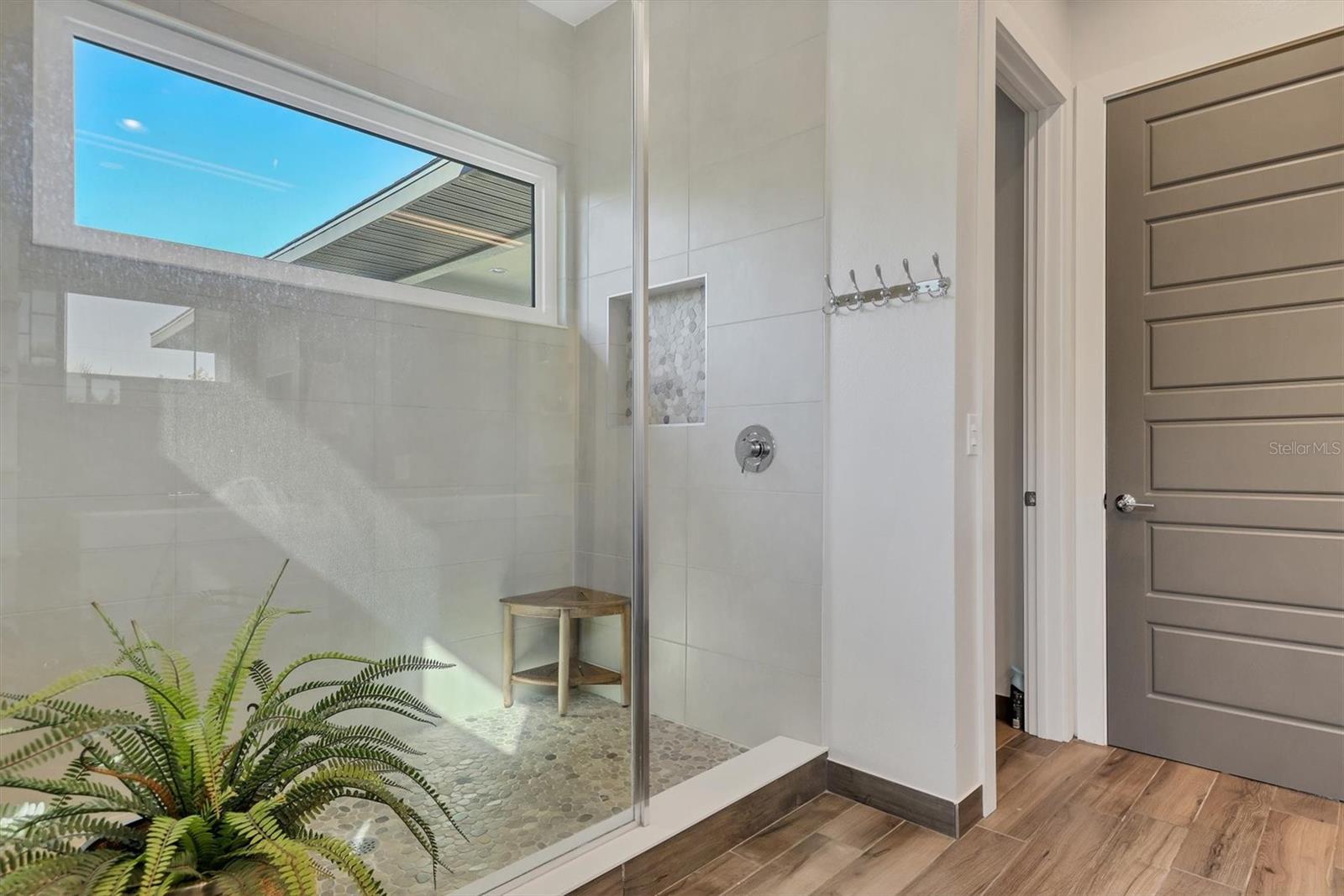 Image 18 of 39 For 2323 Pine Terrace