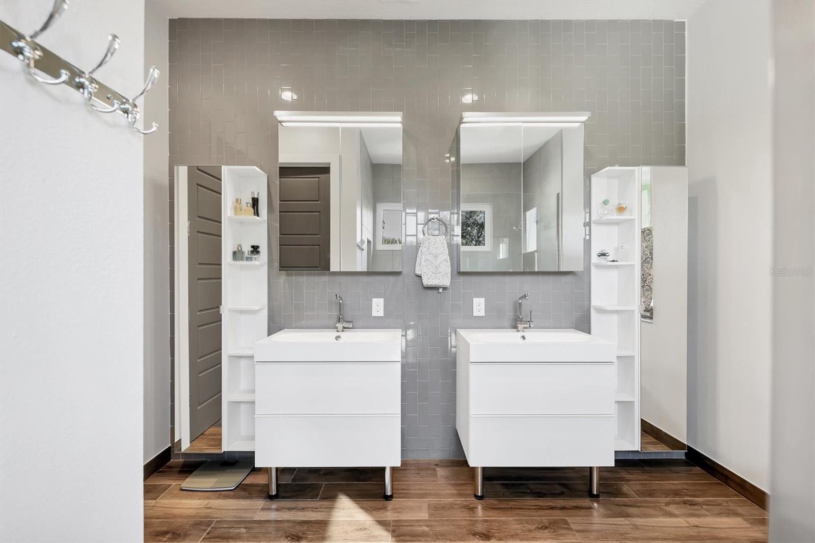 Image 19 of 39 For 2323 Pine Terrace