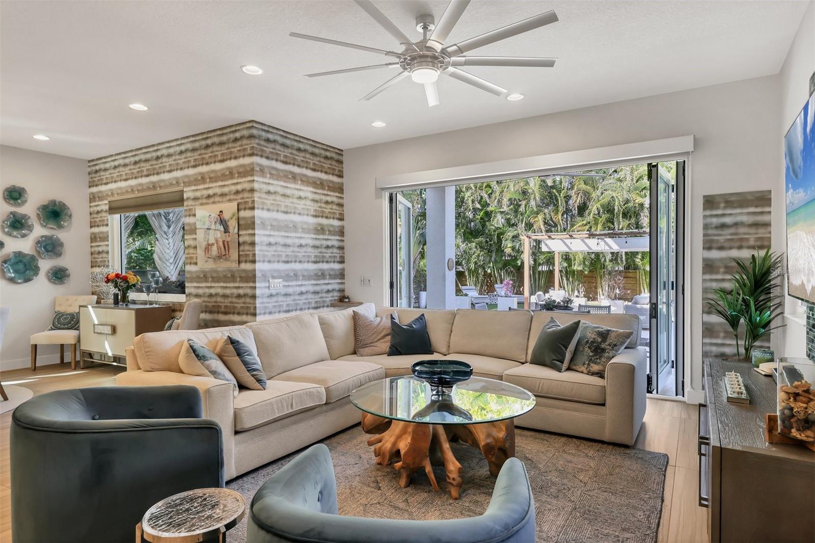 Image 4 of 39 For 2323 Pine Terrace