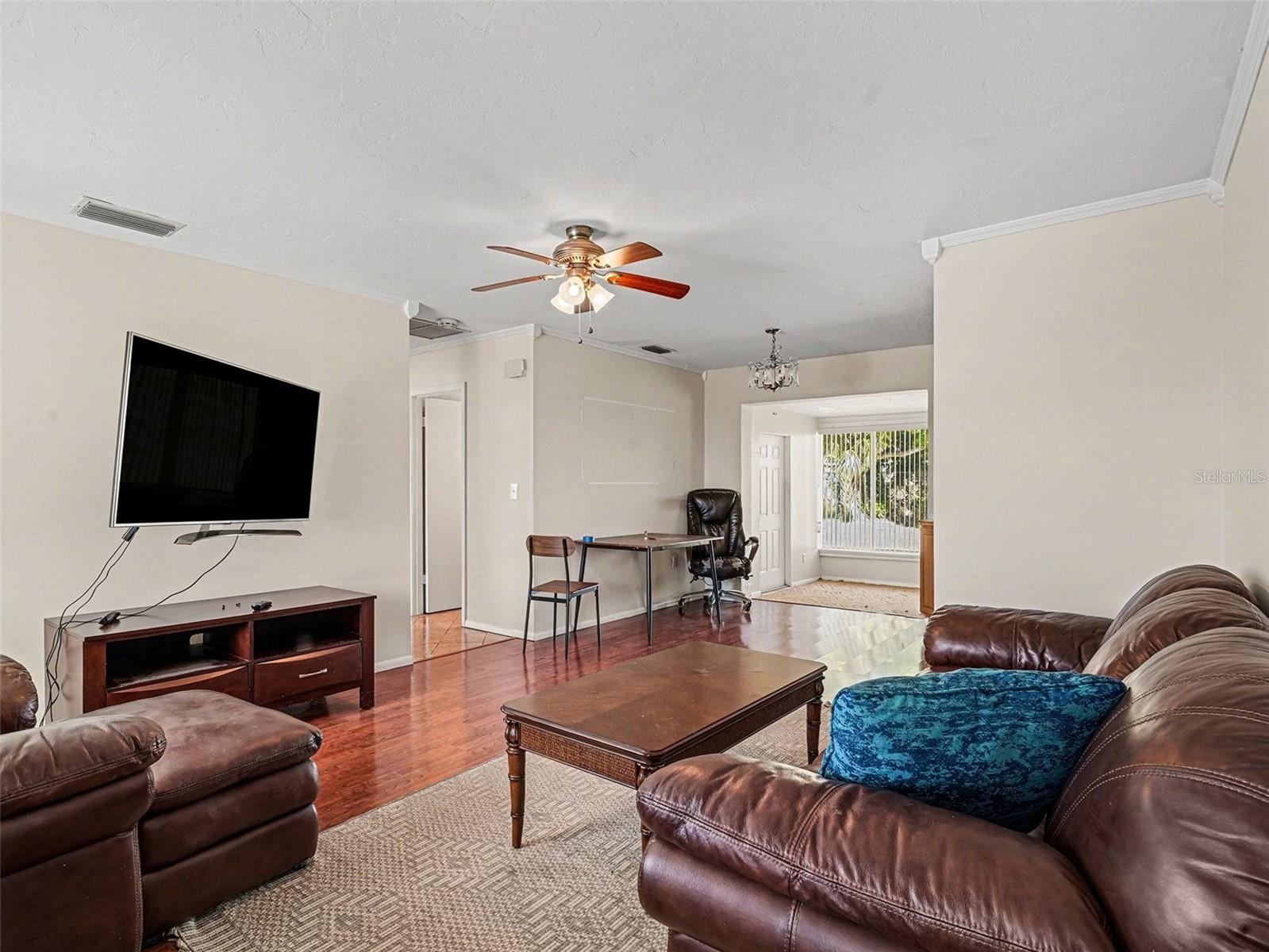 Image 3 of 12 For 3807 Chinaberry Road