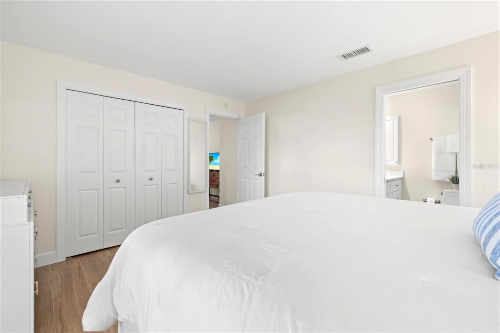 Image 15 of 38 For 237 Hourglass Way V6