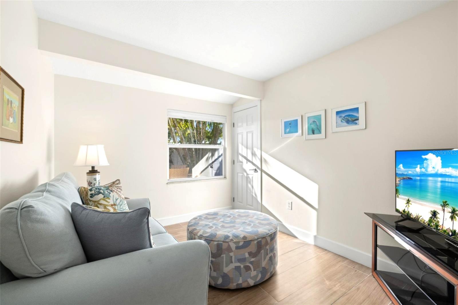 Image 21 of 38 For 237 Hourglass Way V6