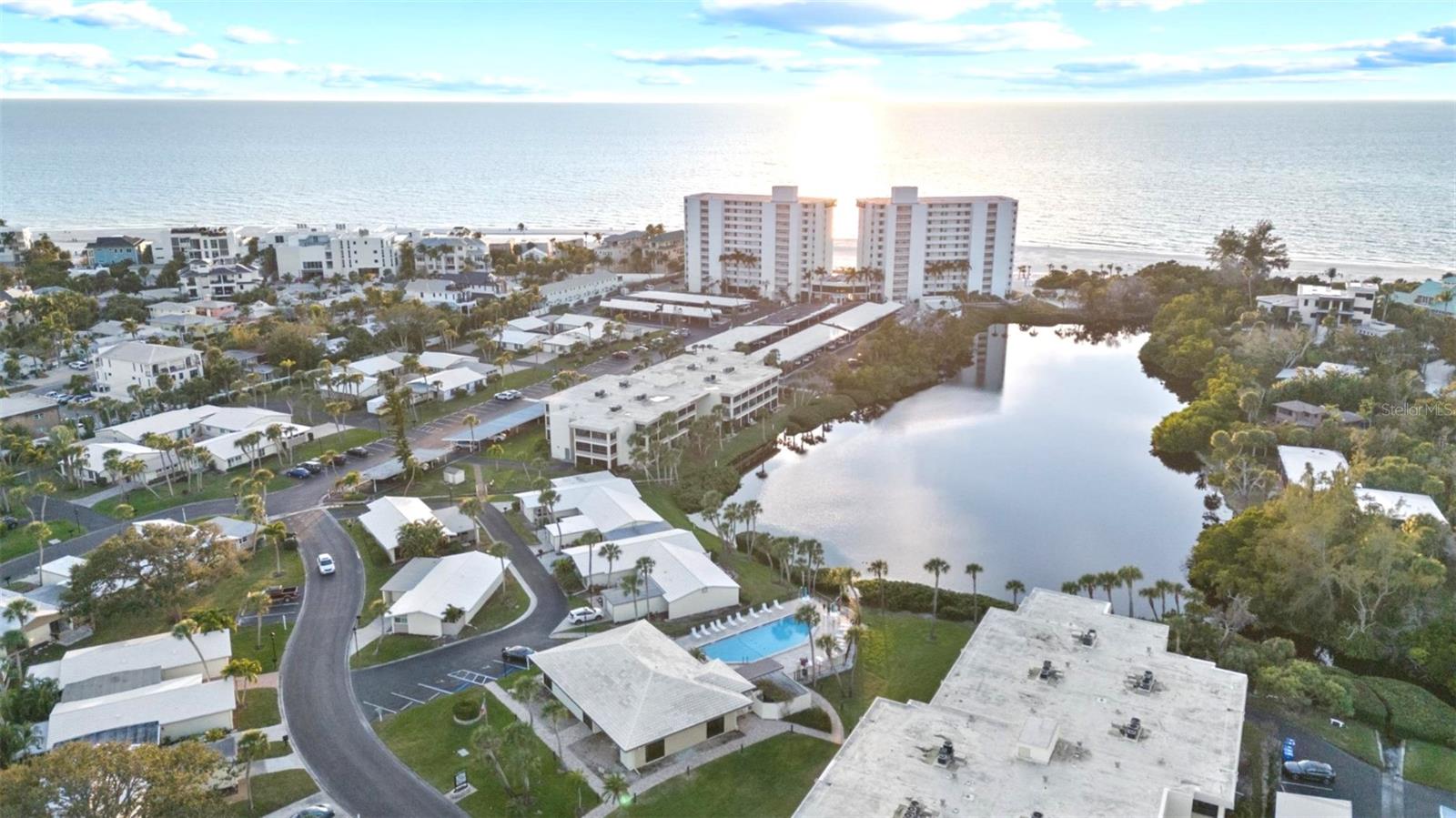 Image 28 of 38 For 237 Hourglass Way V6