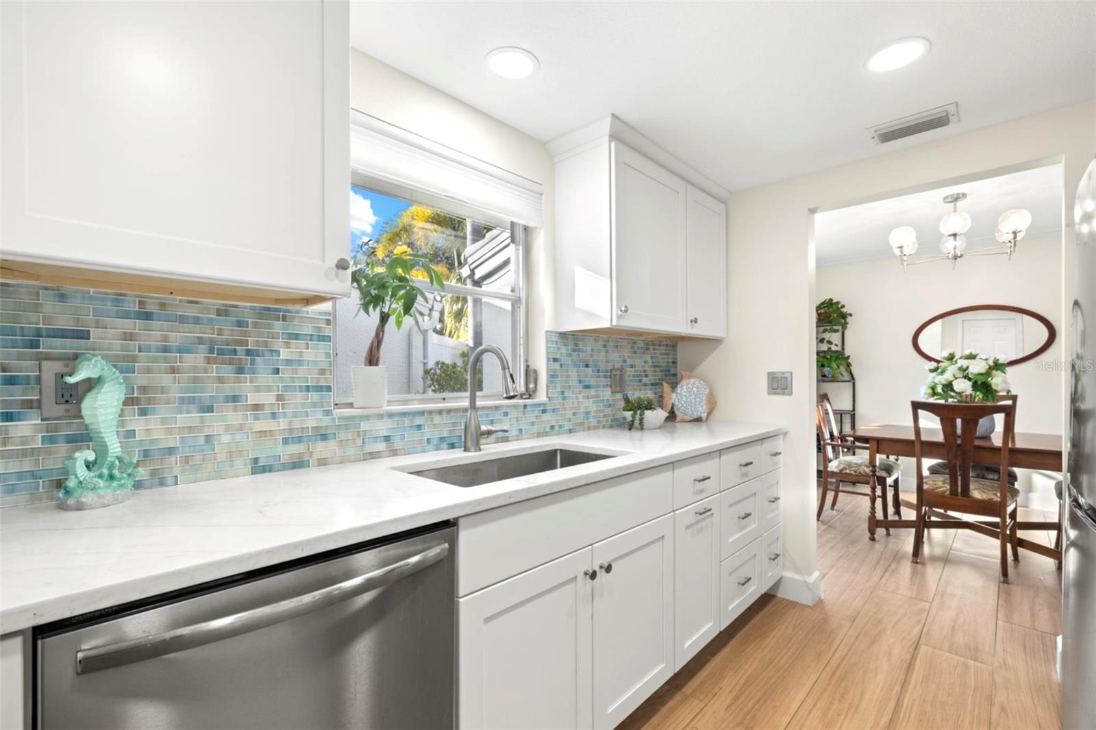 Image 6 of 38 For 237 Hourglass Way V6