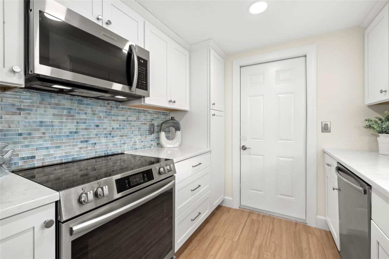 Image 7 of 38 For 237 Hourglass Way V6