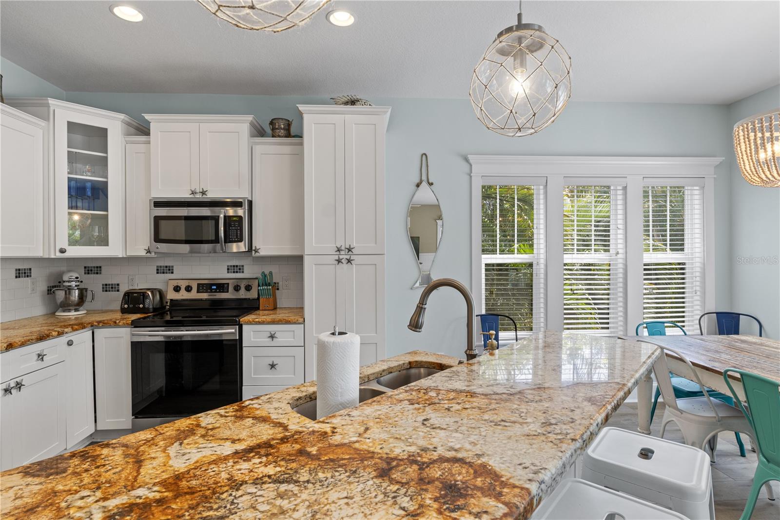 Image 14 of 58 For 6908 Holmes Boulevard