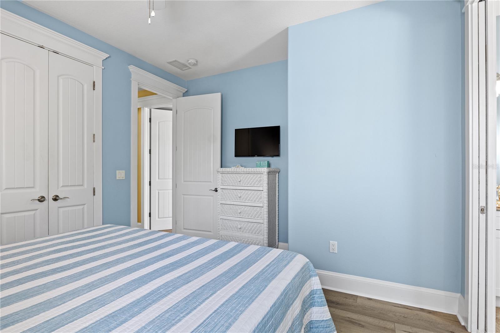 Image 32 of 58 For 6908 Holmes Boulevard