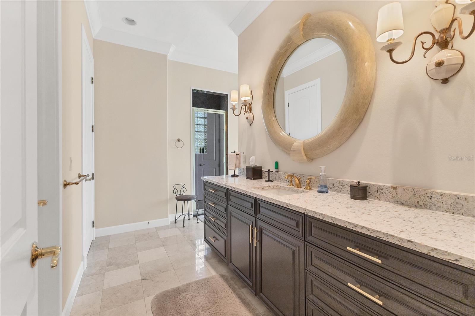 Image 14 of 46 For 896 Macewen Drive