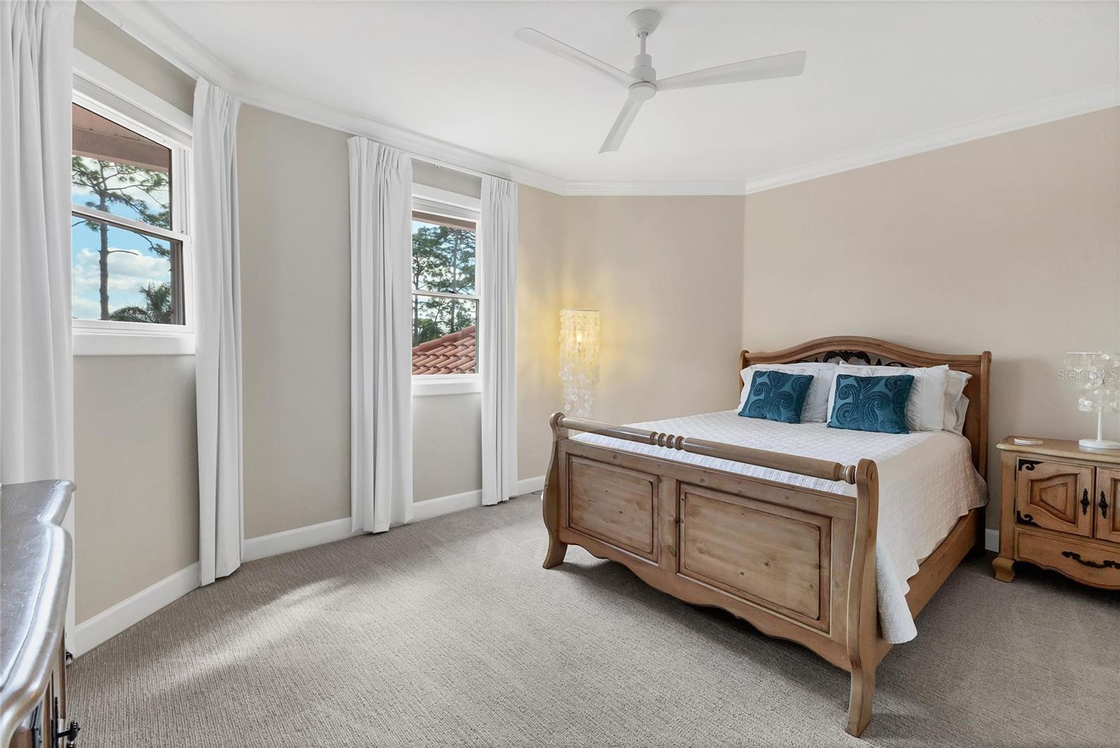 Image 22 of 46 For 896 Macewen Drive