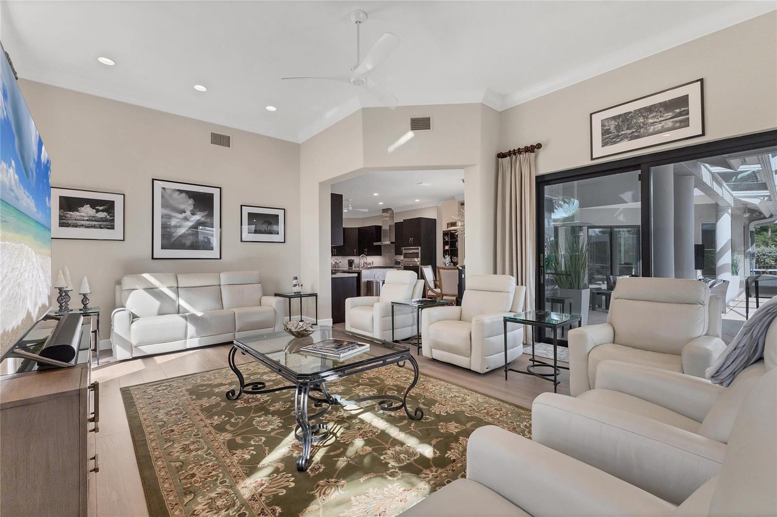 Image 8 of 46 For 896 Macewen Drive