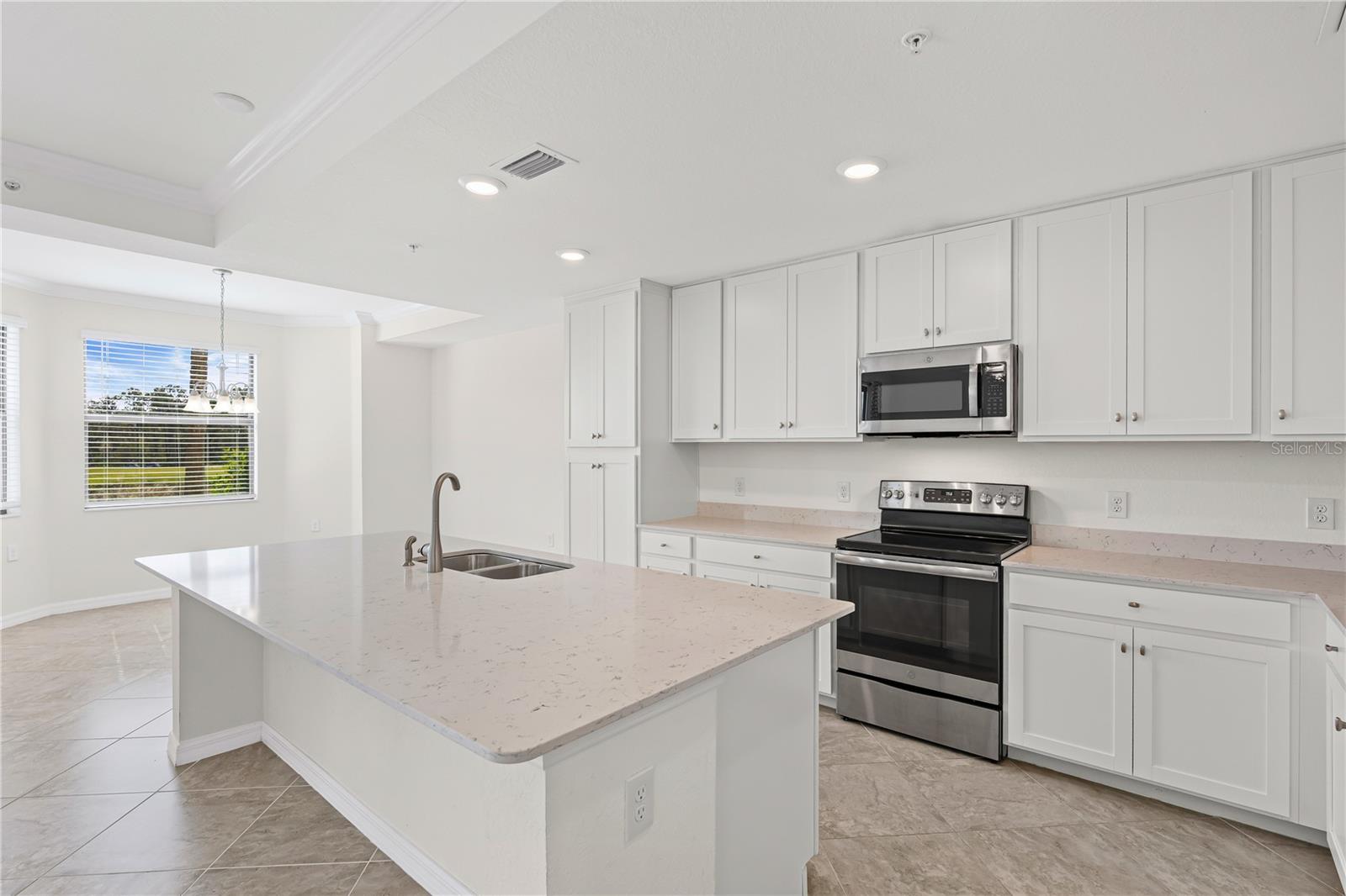 Image 14 of 78 For 17520 Gawthrop Drive 102