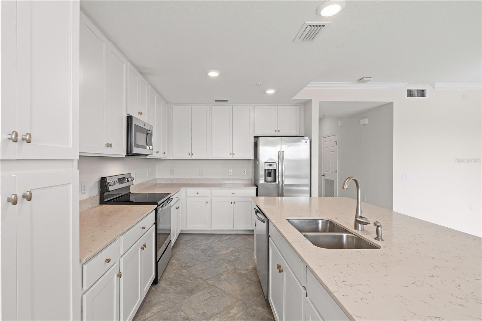 Image 16 of 78 For 17520 Gawthrop Drive 102