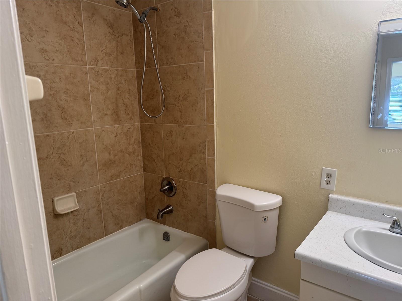 Image 15 of 19 For 215 Amherst Avenue