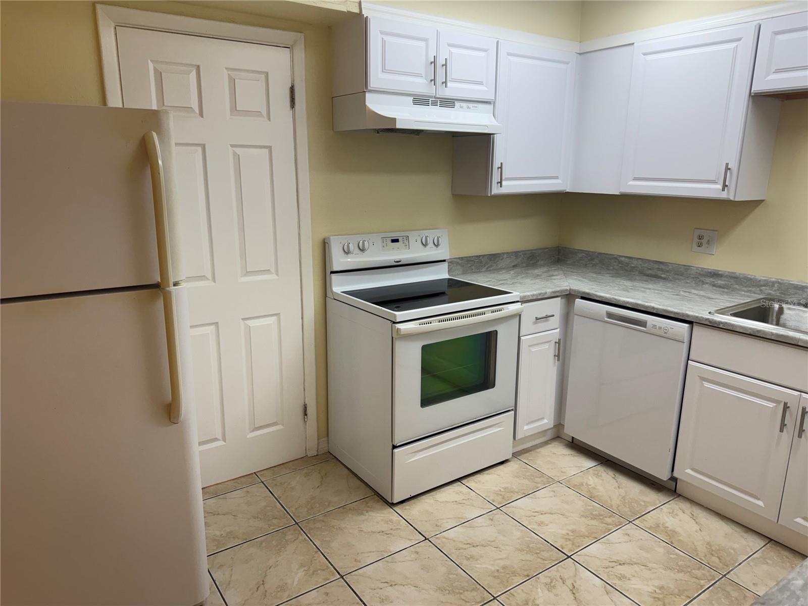 Image 4 of 19 For 215 Amherst Avenue