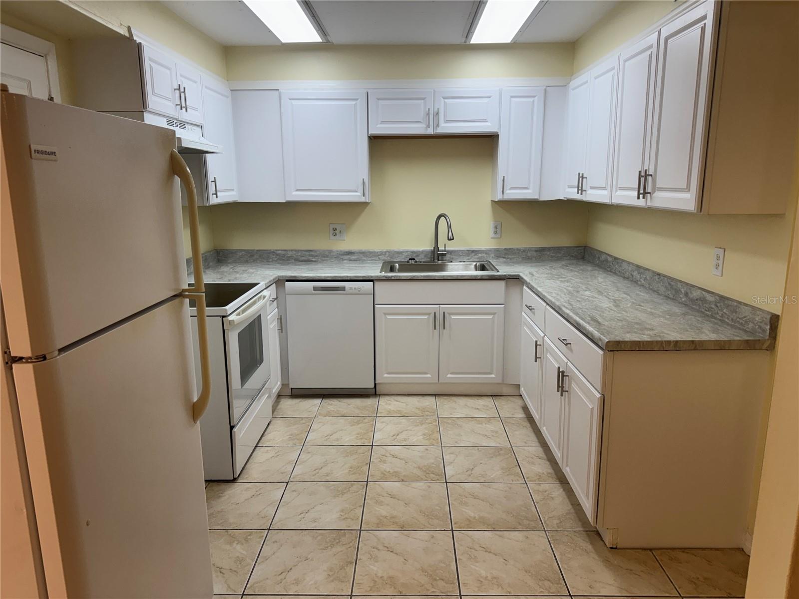 Image 6 of 19 For 215 Amherst Avenue