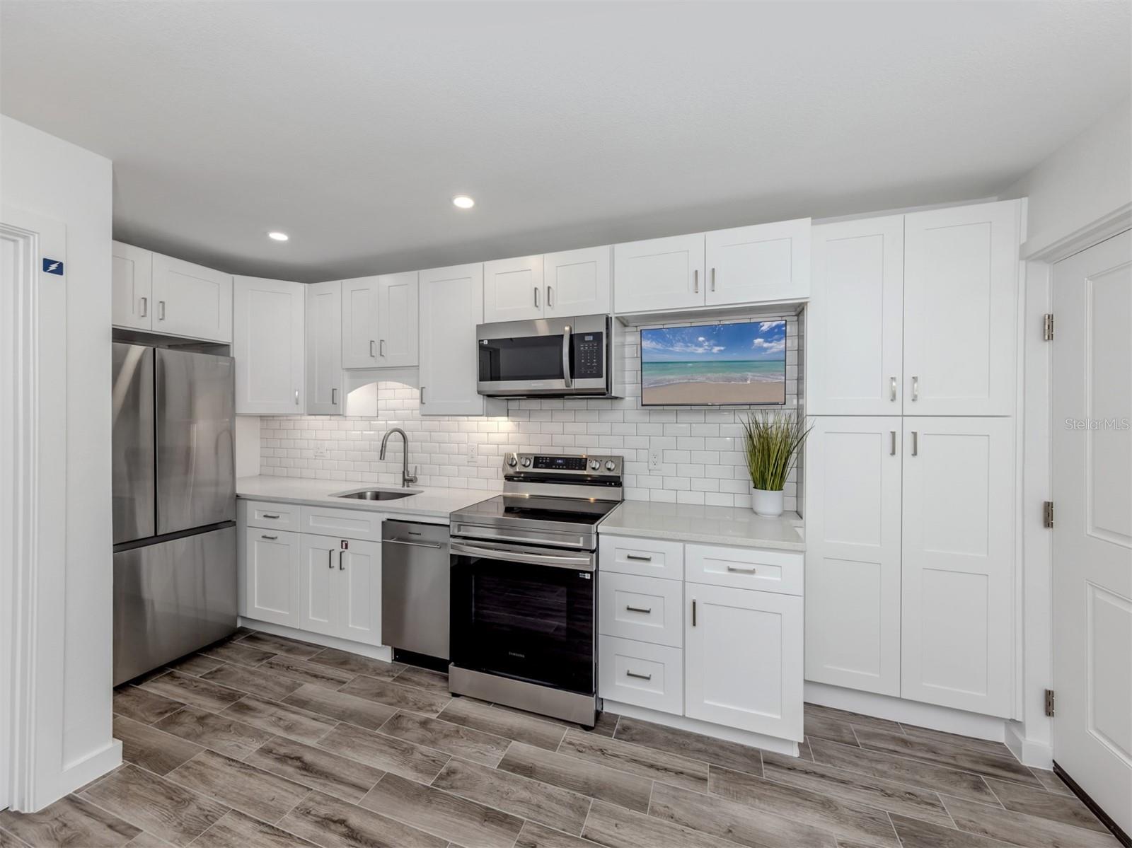 Image 7 of 79 For 73 Avenida Messina  6