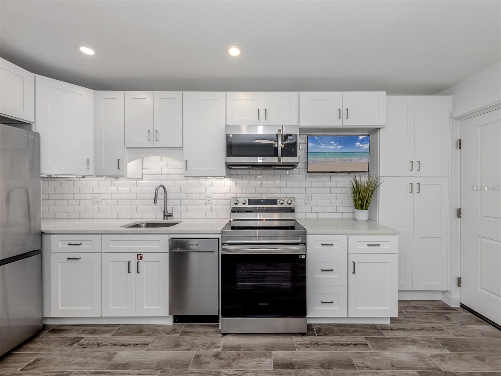 Image 8 of 79 For 73 Avenida Messina  6