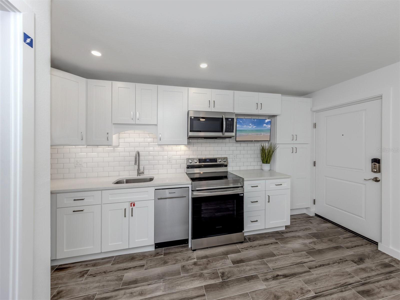 Image 9 of 79 For 73 Avenida Messina  6