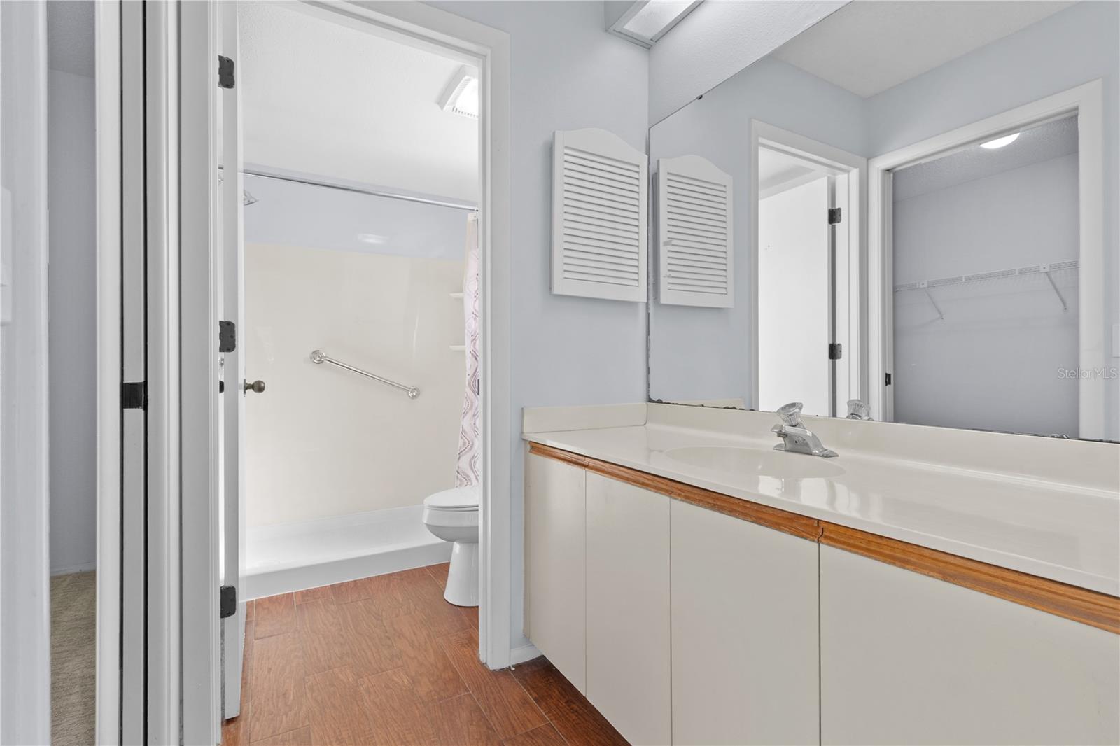 Image 23 of 66 For 6110 Country Club Way 204