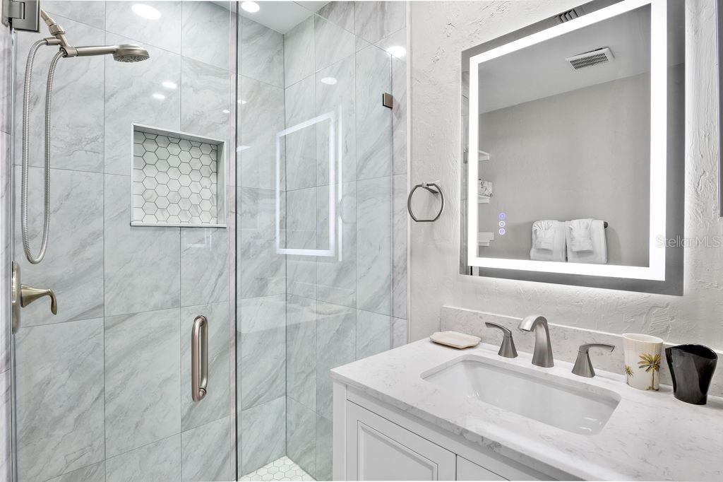 Image 10 of 18 For 5830 Midnight Pass Road 107