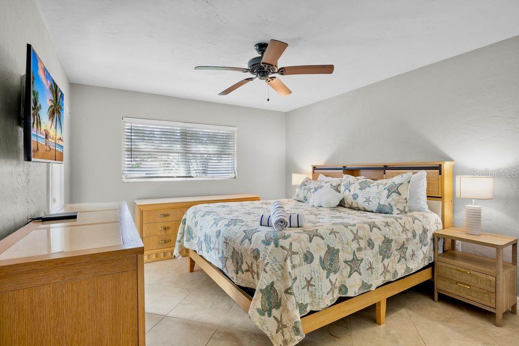 Image 11 of 18 For 5830 Midnight Pass Road 107