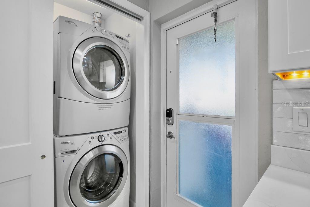 Image 17 of 18 For 5830 Midnight Pass Road 107