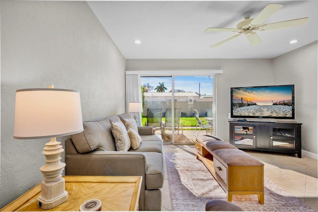 Image 7 of 18 For 5830 Midnight Pass Road 107