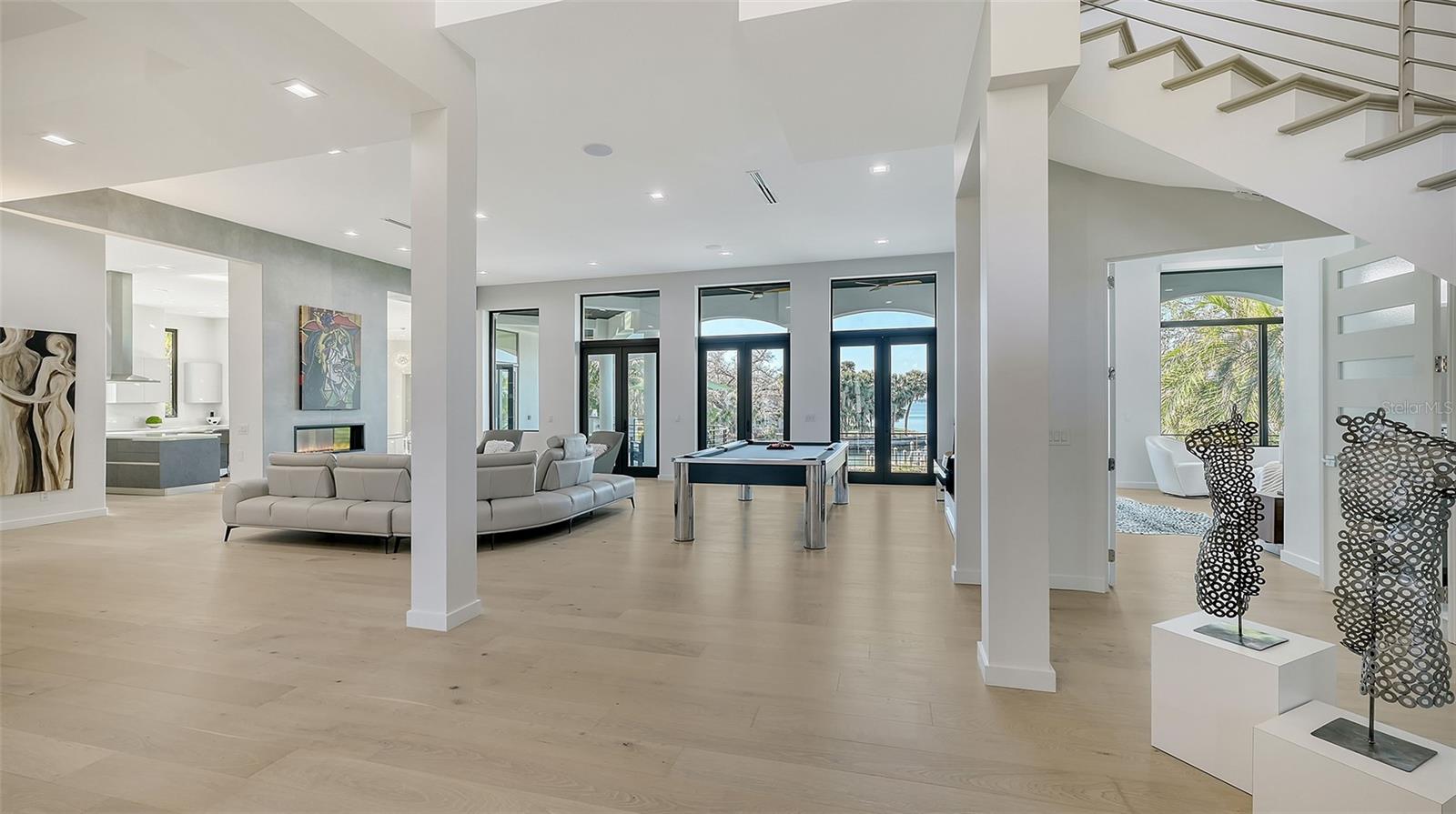 Image 11 of 84 For 1540 Hillview Drive